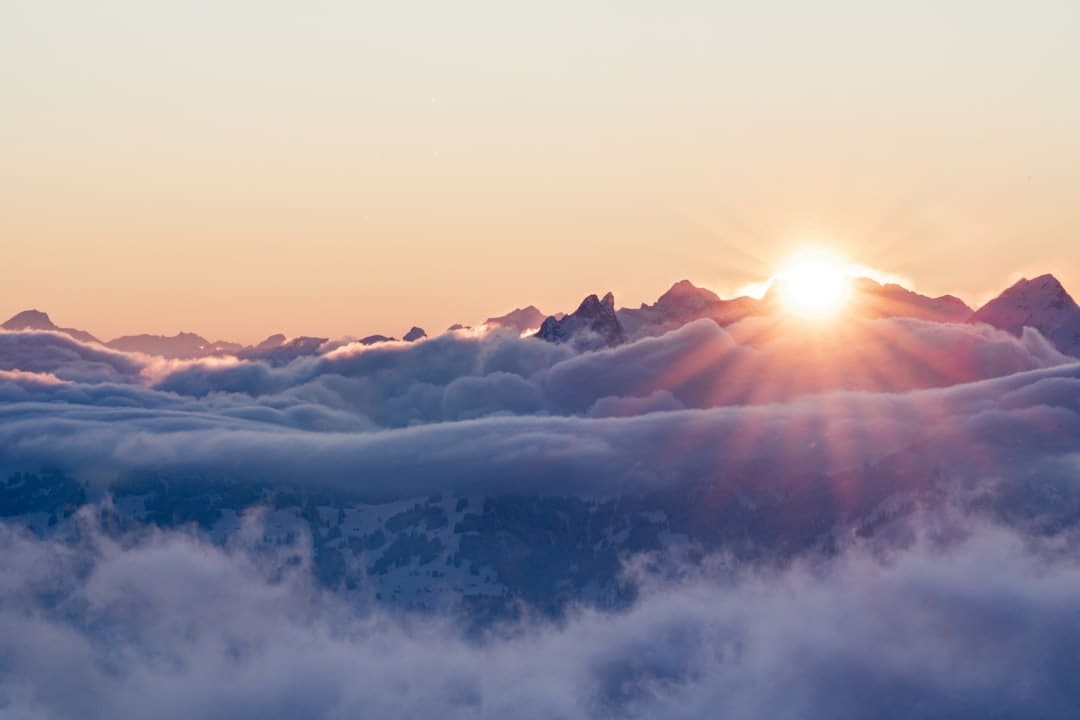 甘肃敦煌文旅商场继续炽热 景区游人如织